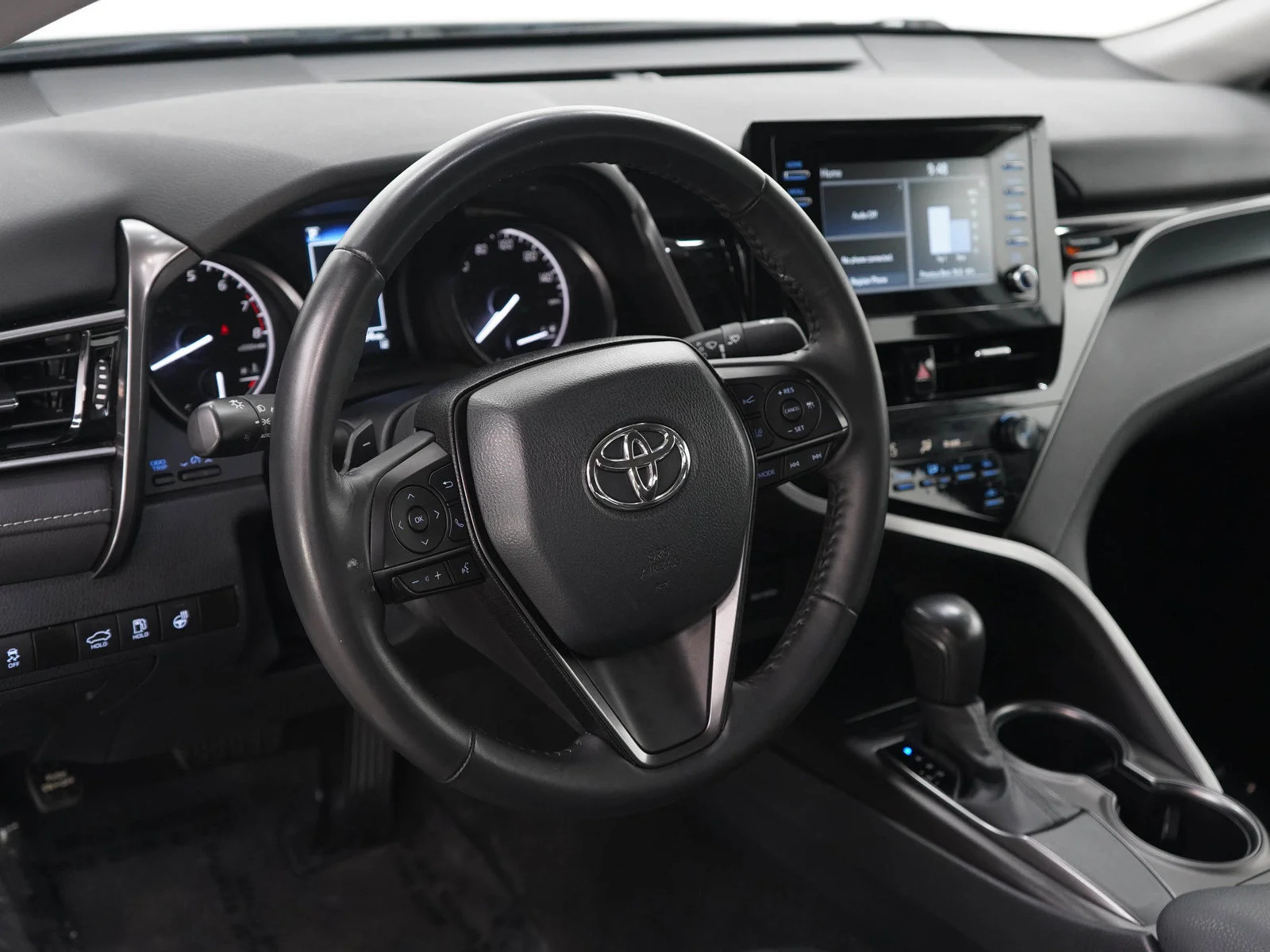 Used 2024  Toyota  image 19