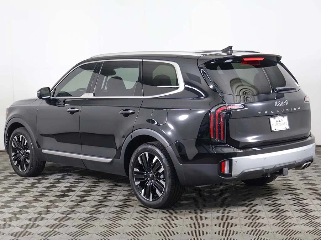 Used 2024 Black Kia SX image 11