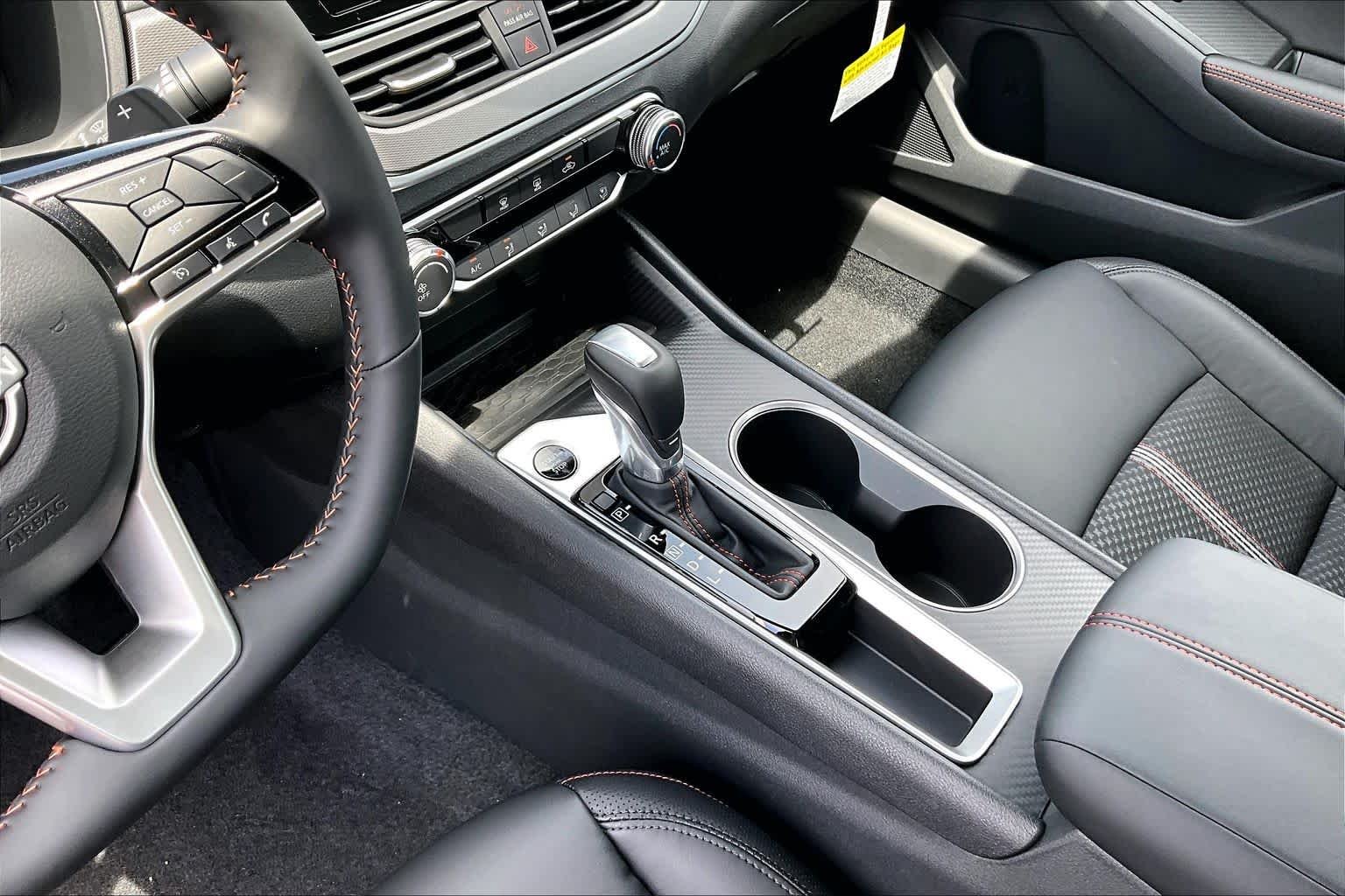New 2026 Gray Sky Pearl / Super Black Two-tone Nissan SR image 11
