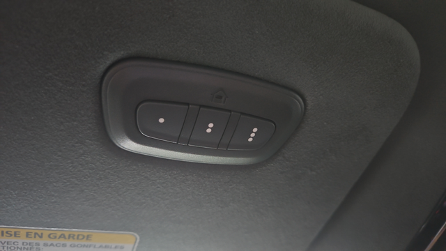 Used 2022 Diamond Black Crystal Pearlcoat Jeep Series II image 37