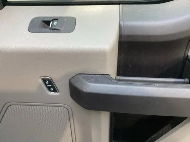 Used 2016 White Ford XL image 17