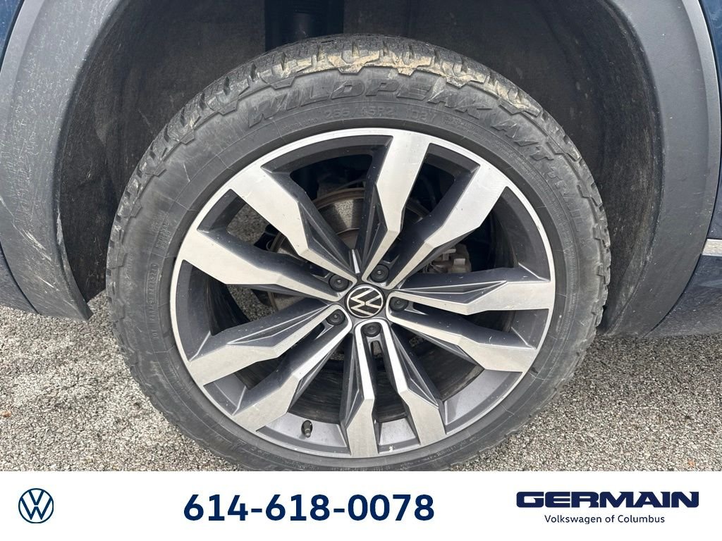 Used 2021 Blue Metallic Volkswagen 3.6L V6 SEL Premium R-Line image 16