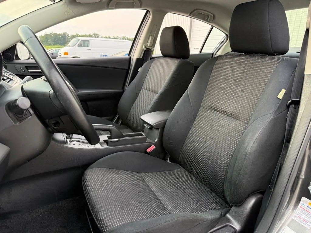 Used 2013  Mazda i Touring image 13