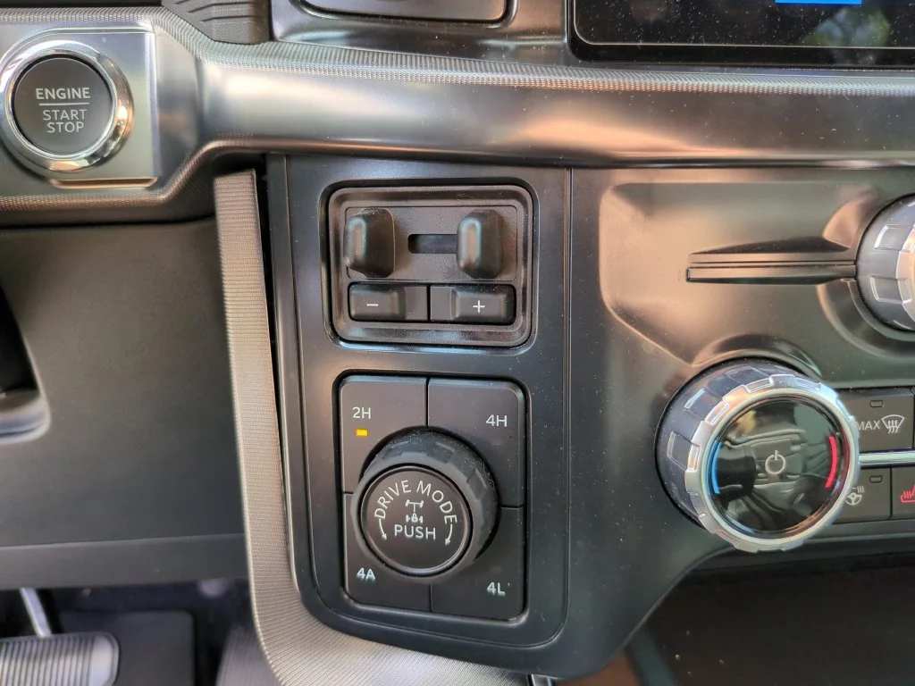 Used 2025 Agate Black Metallic Ford Platinum image 35