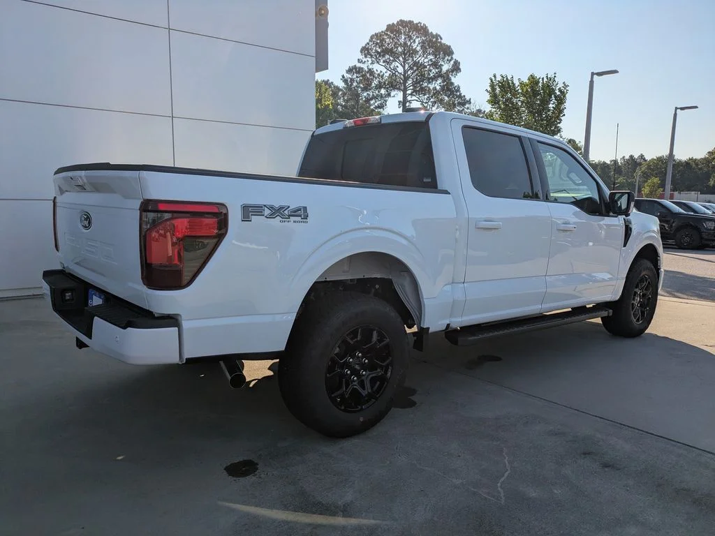 New 2026 Oxford White Ford XLT image 4