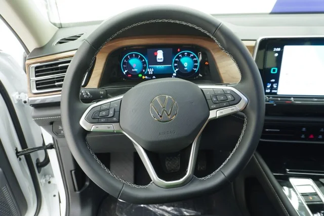 New 2026 Opal White Pearl Volkswagen 2.0T SE w/Technology image 22