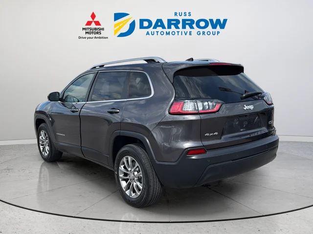 Used 2019 Gray Jeep Latitude Plus image 3