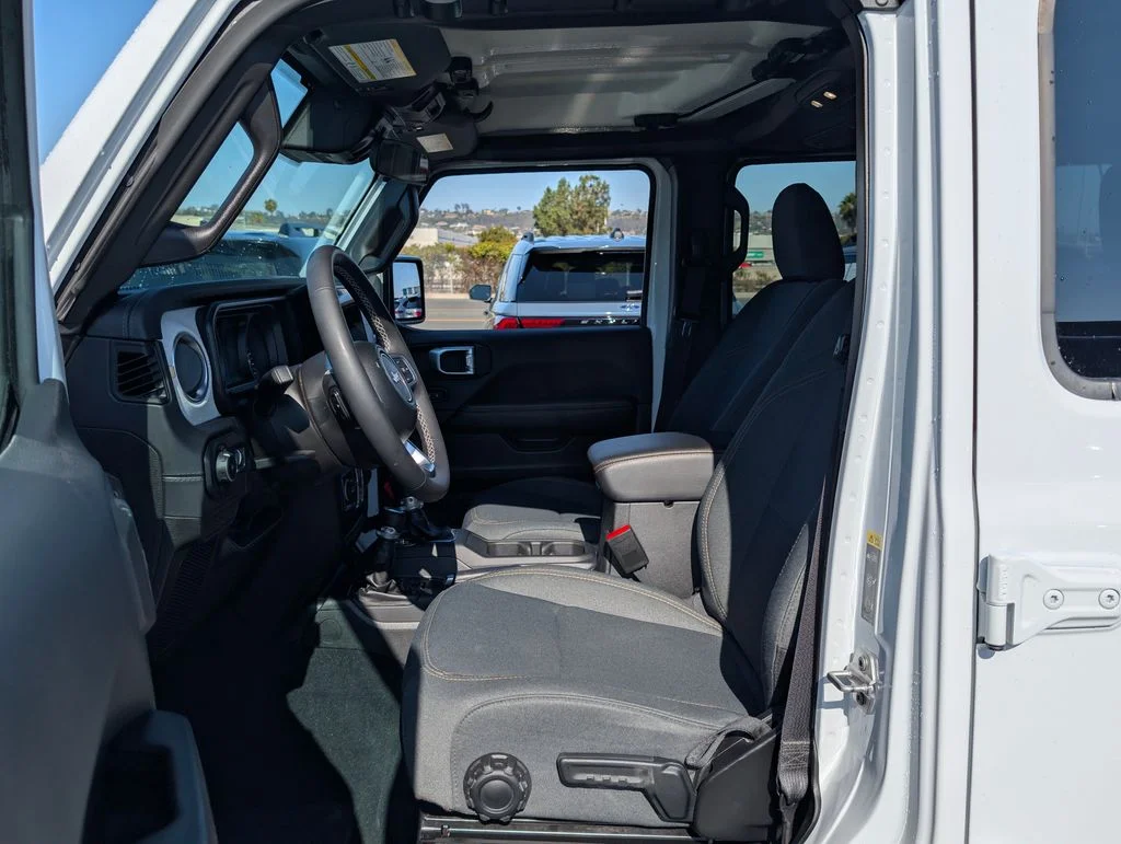 2025 Jeep Wrangler 4-Door Sahara - Photo 12