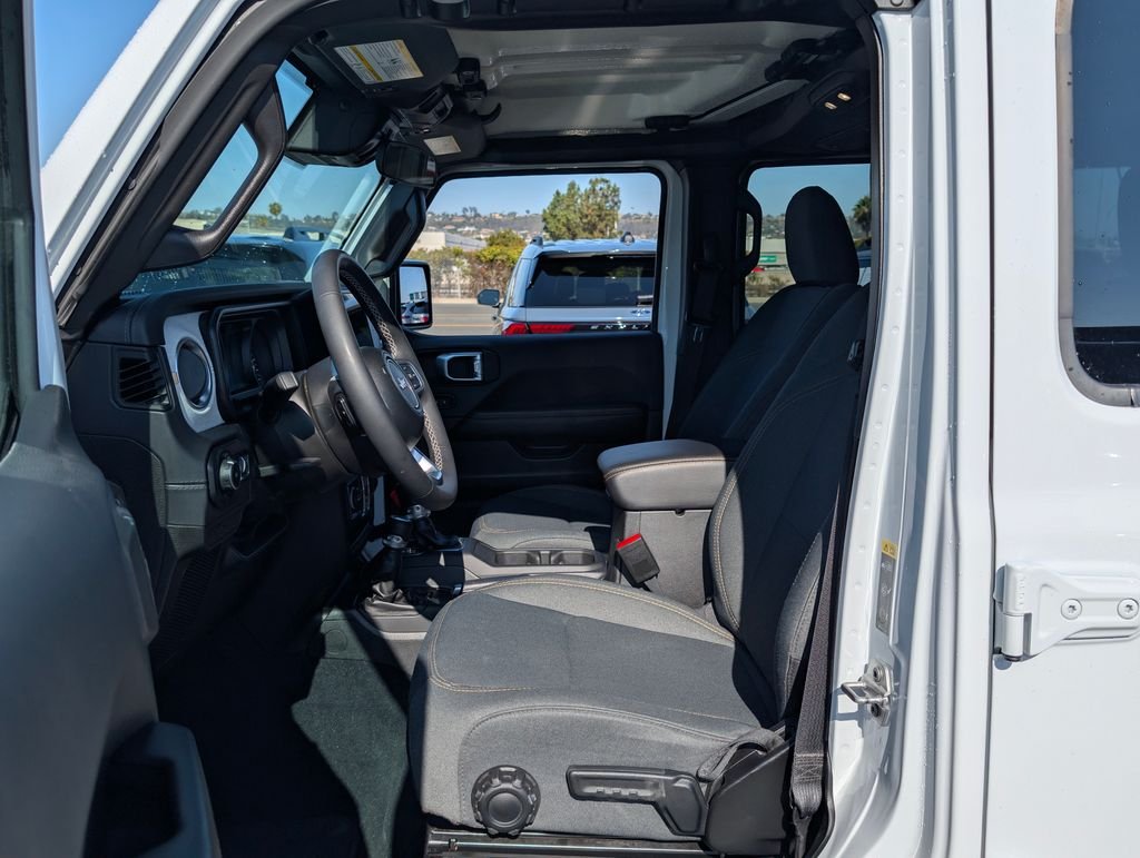 2025 Jeep Wrangler 4-Door Sahara - Photo 12