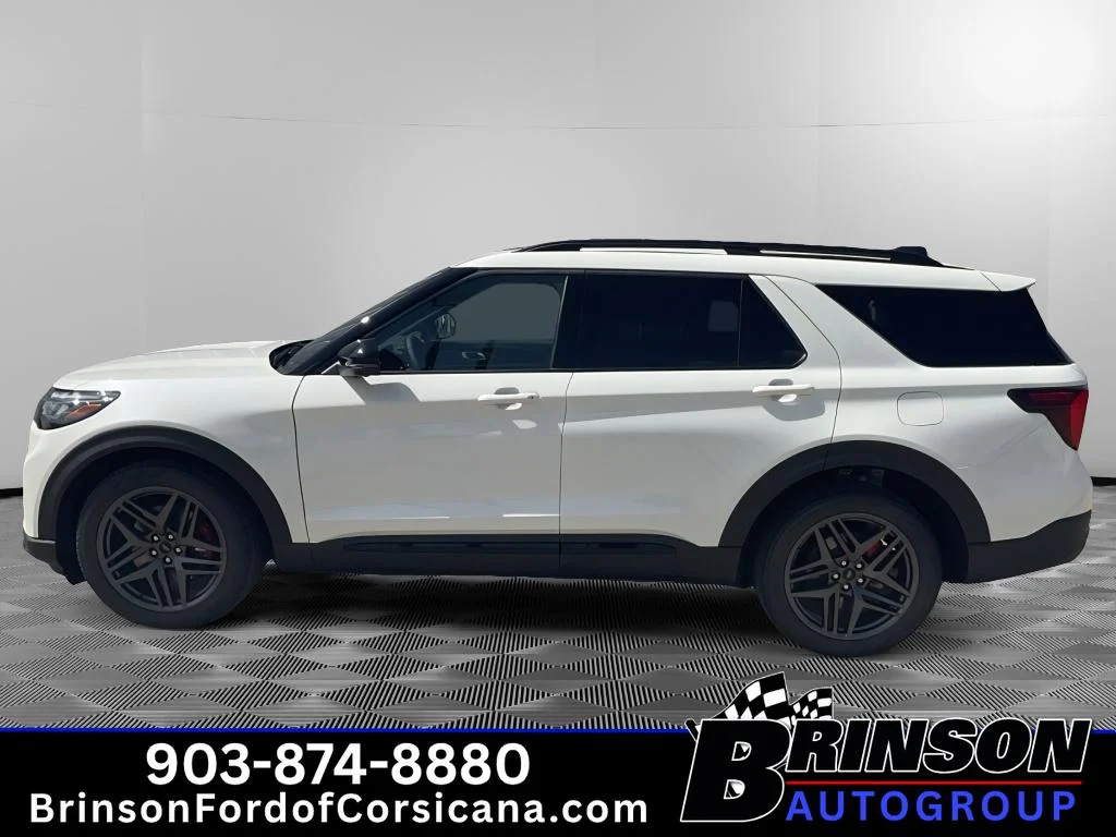 New 2026 Star White Metallic Tri-Coat Ford ST image 3