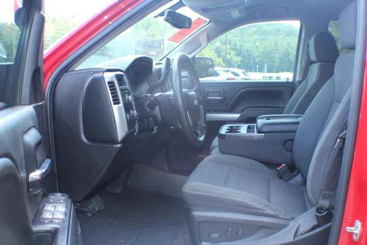 Used 2018 RED HOT Chevrolet LT image 11