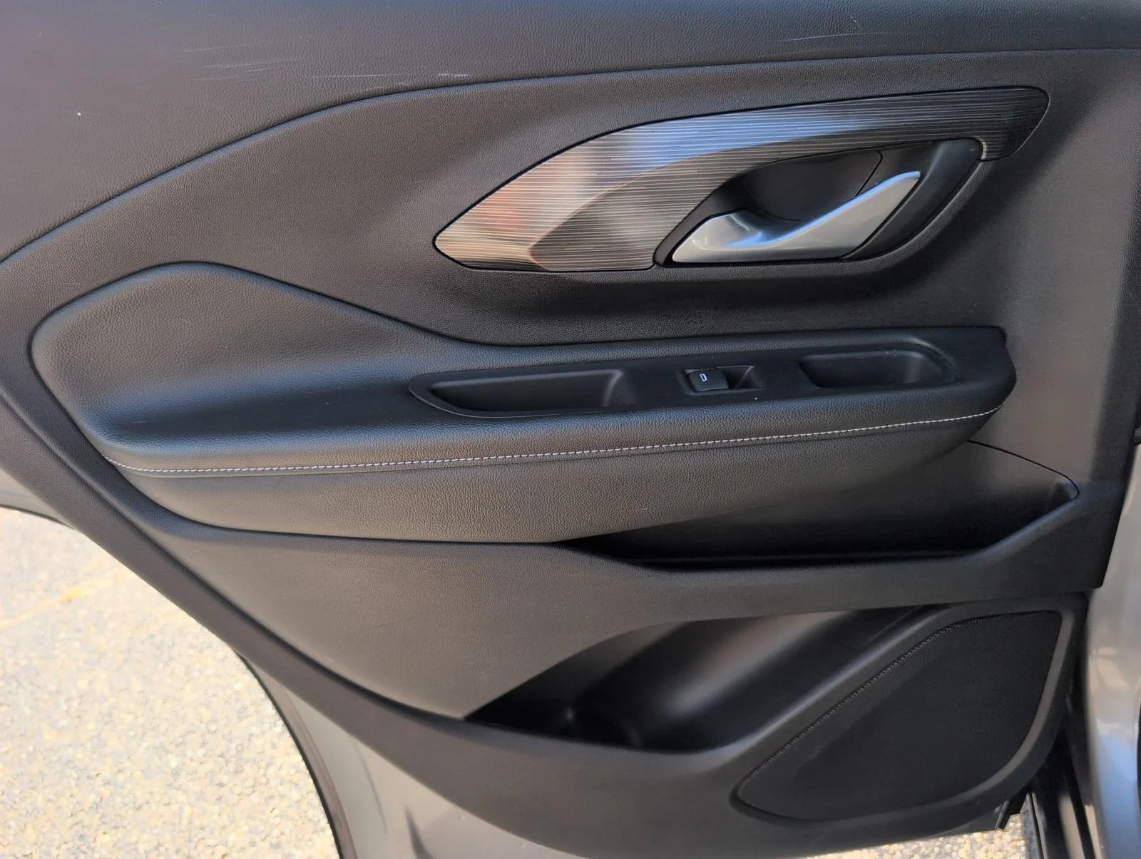 Used 2024 Sterling Metallic GMC SLE image 33