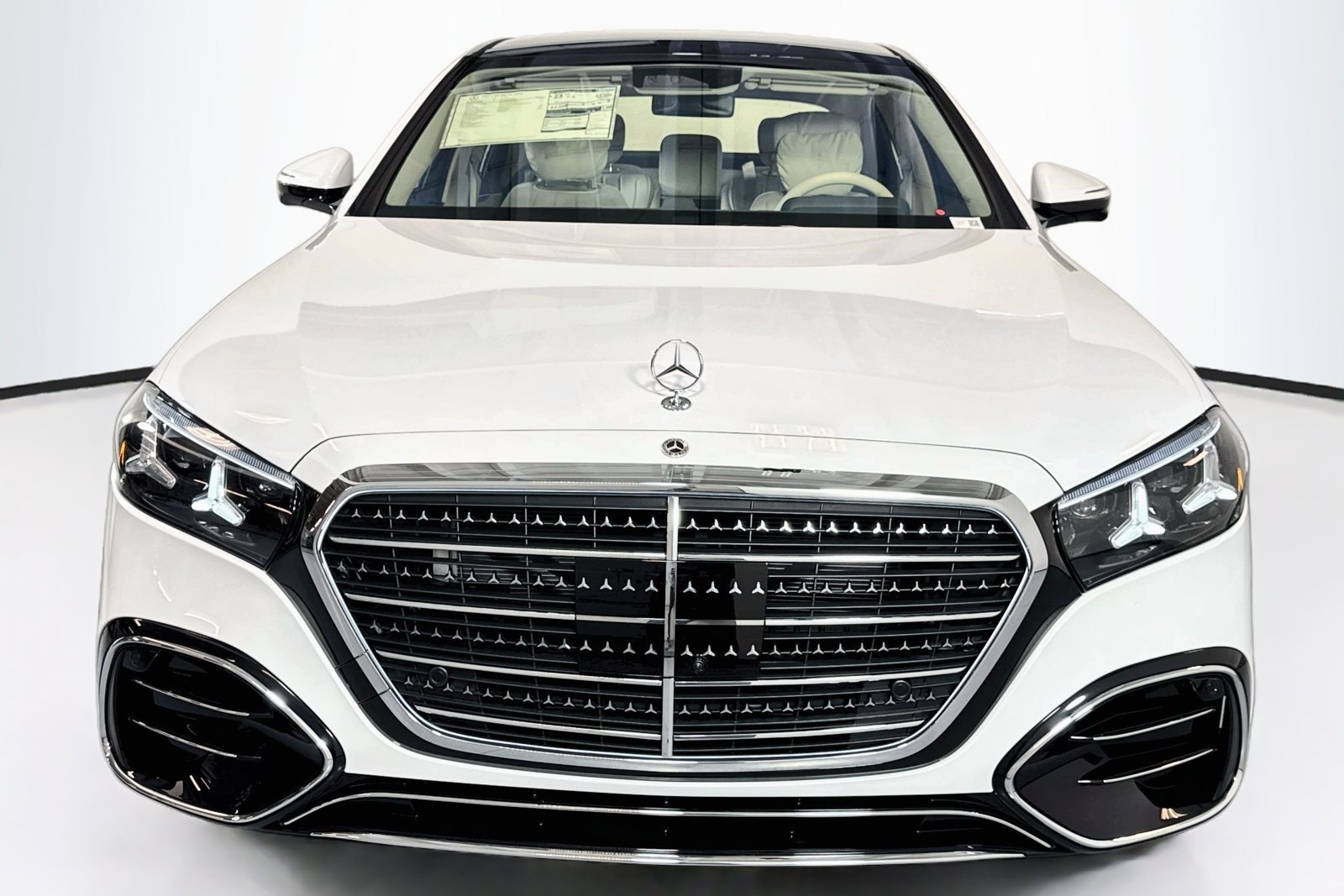 New 2027 MANUFAKTUR Moonlight White Metallic Mercedes-Benz S 500 image 2