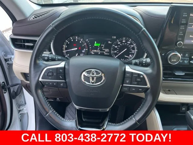 Used 2020 White Toyota XLE image 19