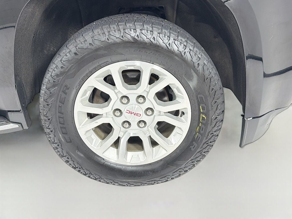 Used 2017 Onyx Black GMC 4WD 4dr SLT image 37