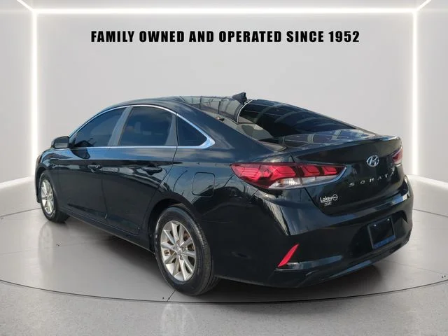 Used 2019 Black Hyundai SE image 4