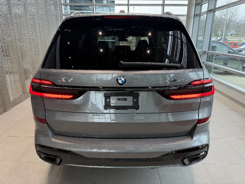 New 2026 Skyscraper Grey Metallic BMW xDrive40i image 5