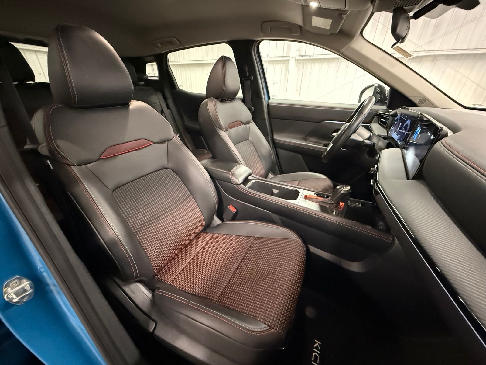 Used 2025 White Nissan SR image 23
