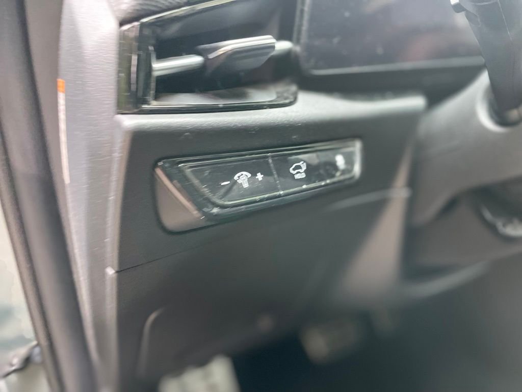 Used 2023 Cityscape Green Kia Wave image 11