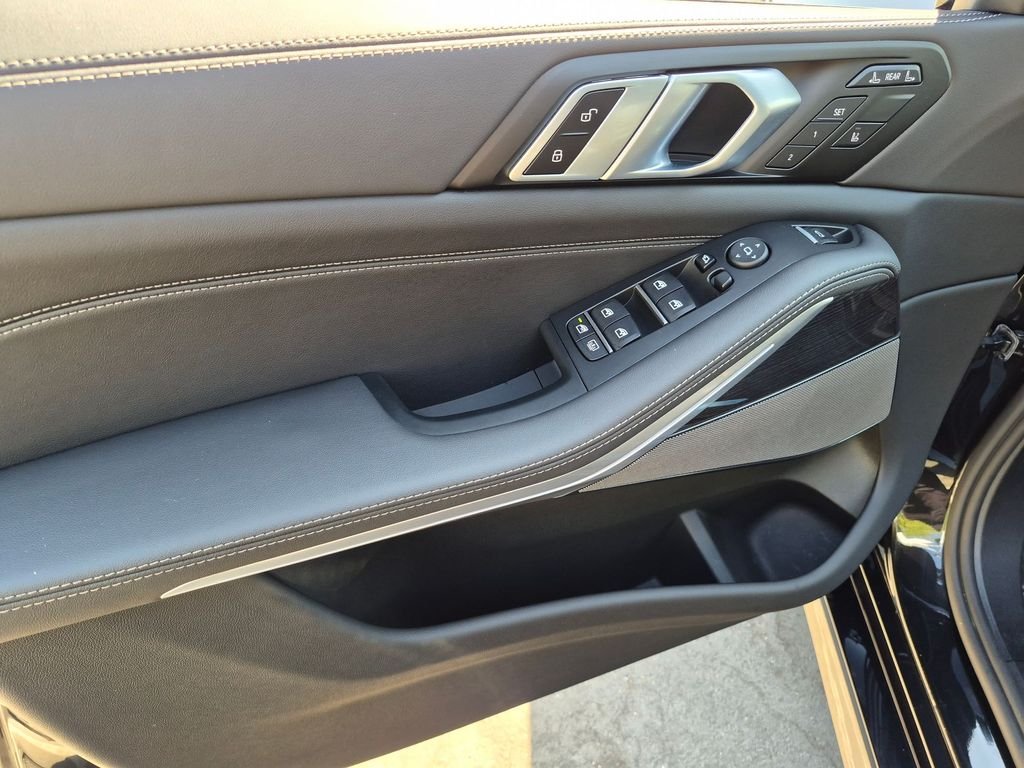 Used 2026 Black BMW xDrive40i image 15