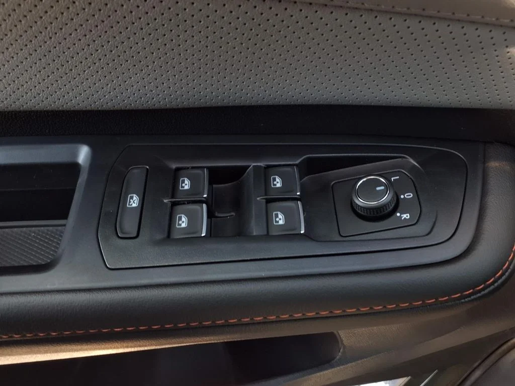 New 2026 Avocado Green Pearl Volkswagen 2.0T Peak Edition image 8