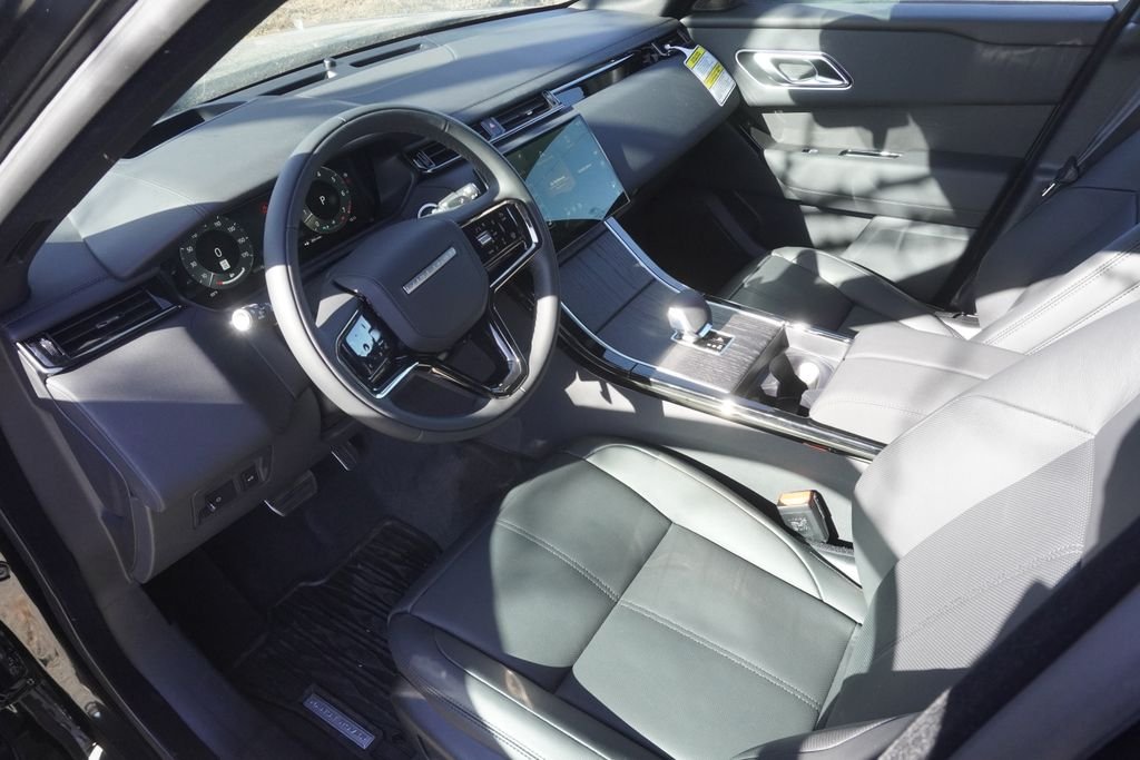 New 2026 Santorini Black Land Rover Dynamic SE image 18