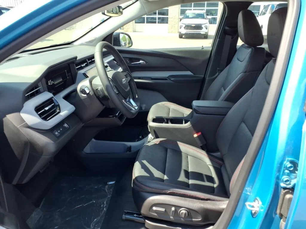 2027 Chevrolet Bolt RS - Photo 7