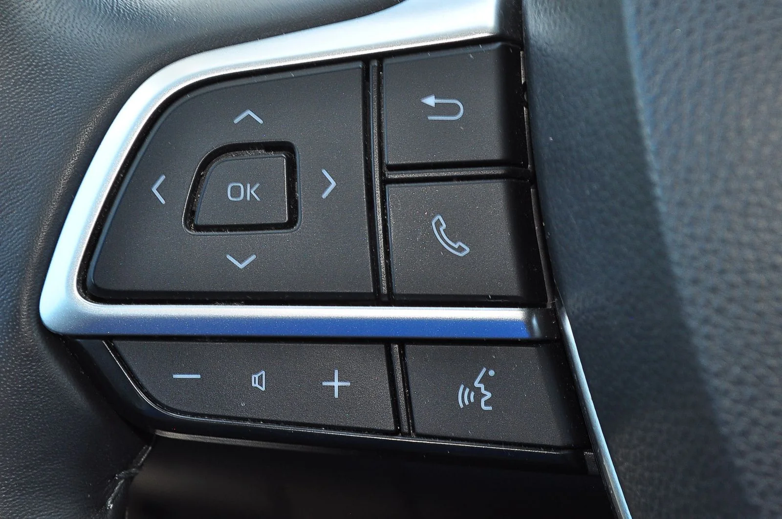 Used 2023 Gray Toyota XLE image 31