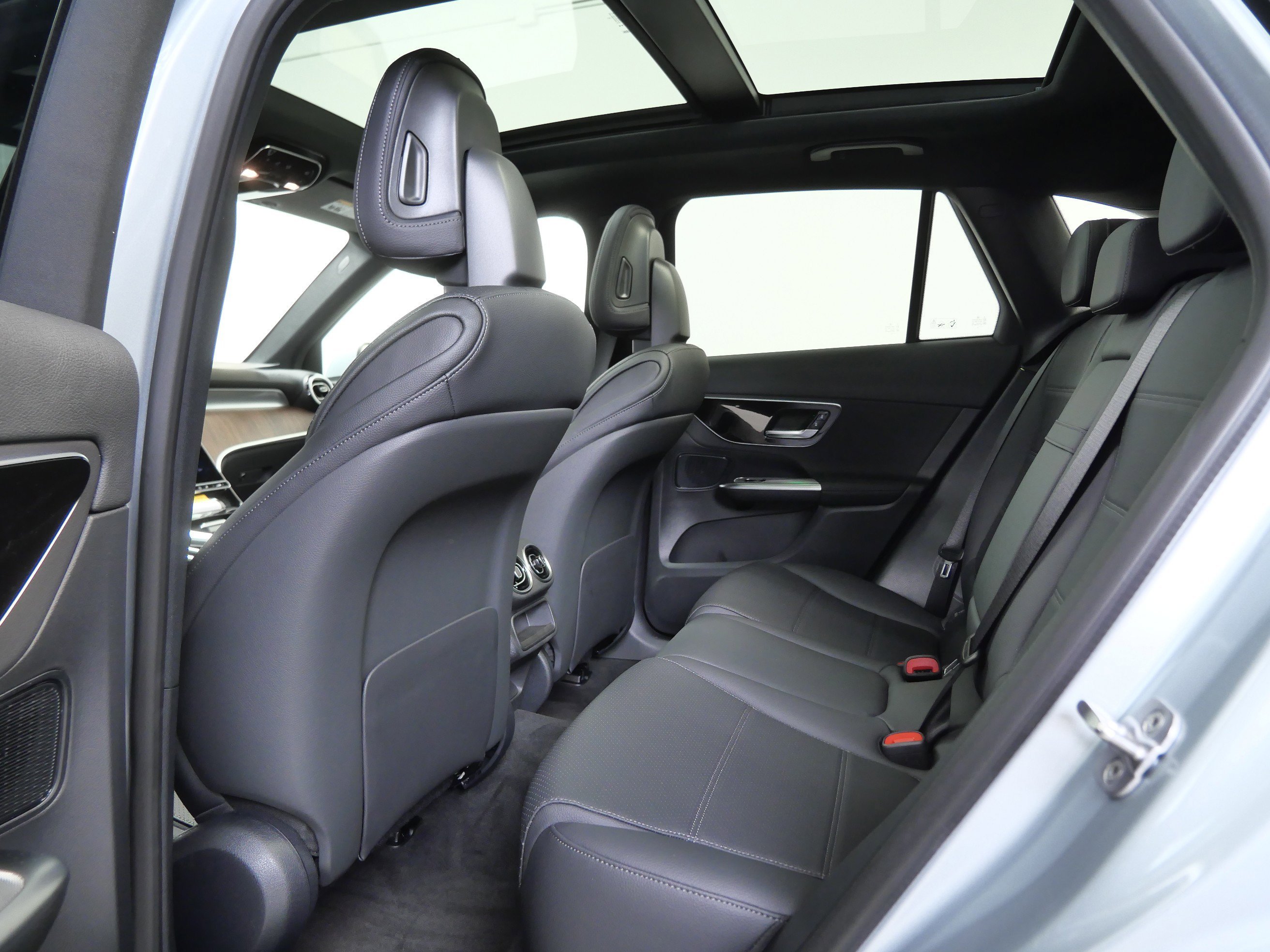 New 2026 Cirrus Silver Metallic Mercedes-Benz GLC 300 image 9