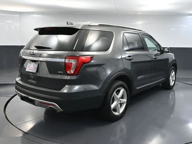 2017 Ford Explorer XLT - Photo 10