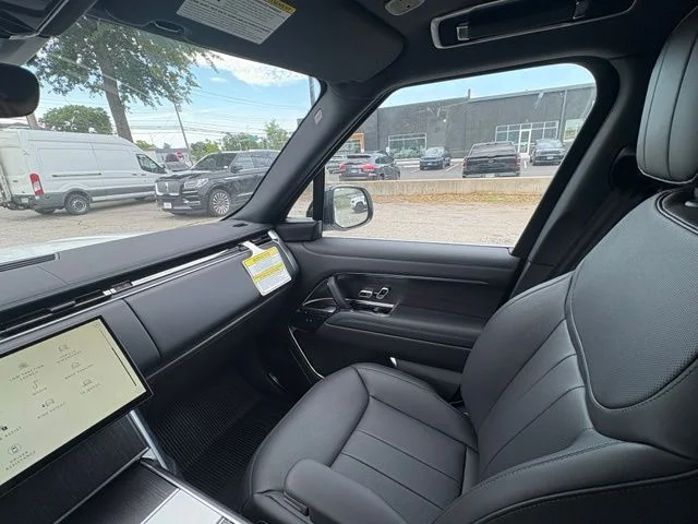 New 2026 Fuji White Land Rover SE image 32