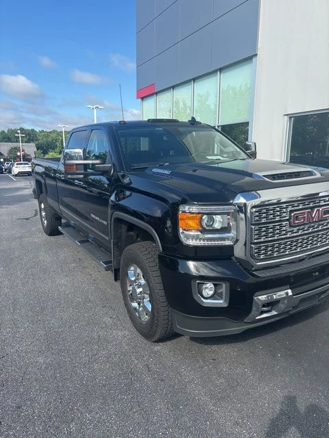 2019 GMC Sierra 4WD Crew Cab Long Box Denali's photo