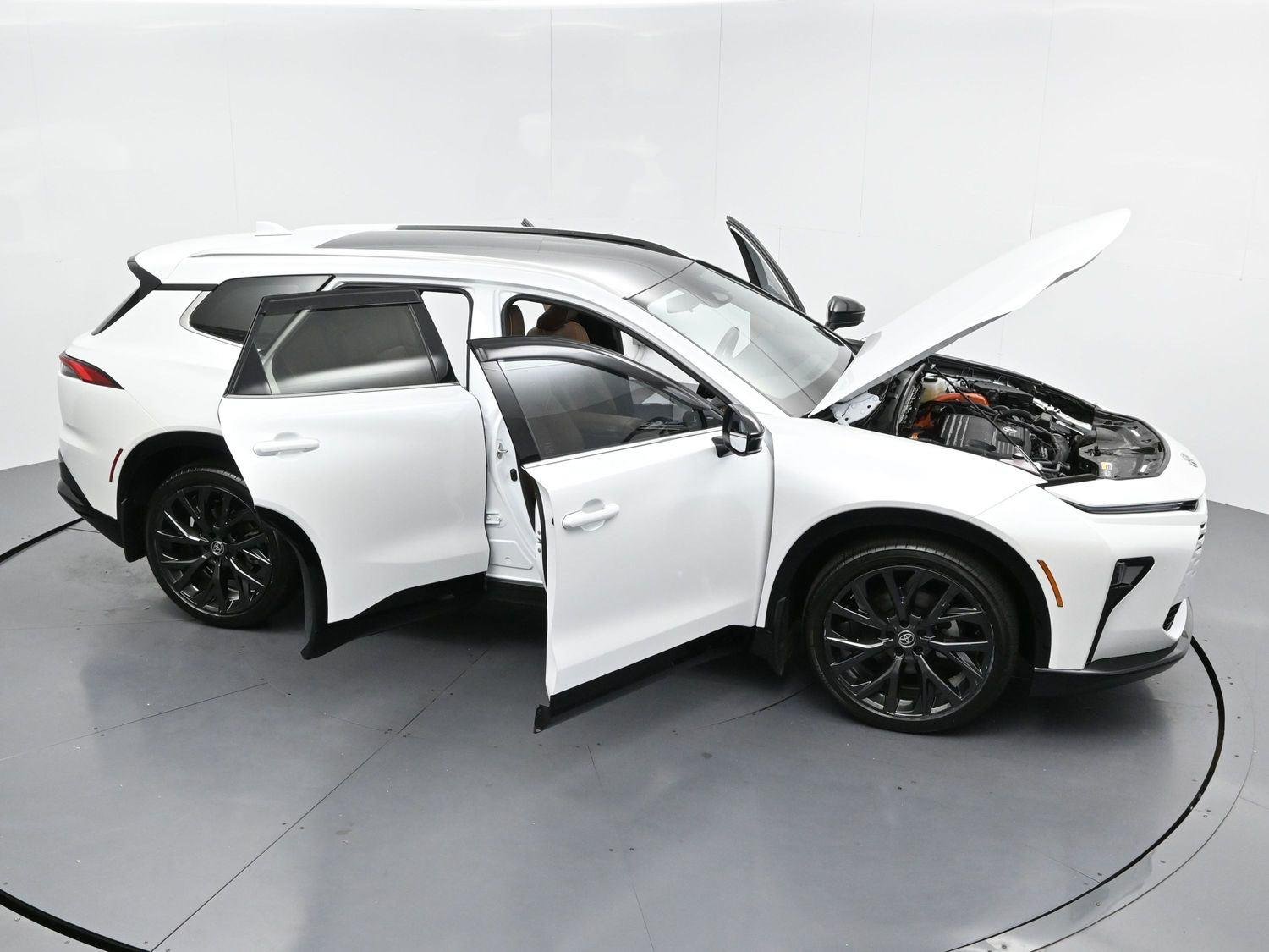 Used 2025  Toyota XLE image 41