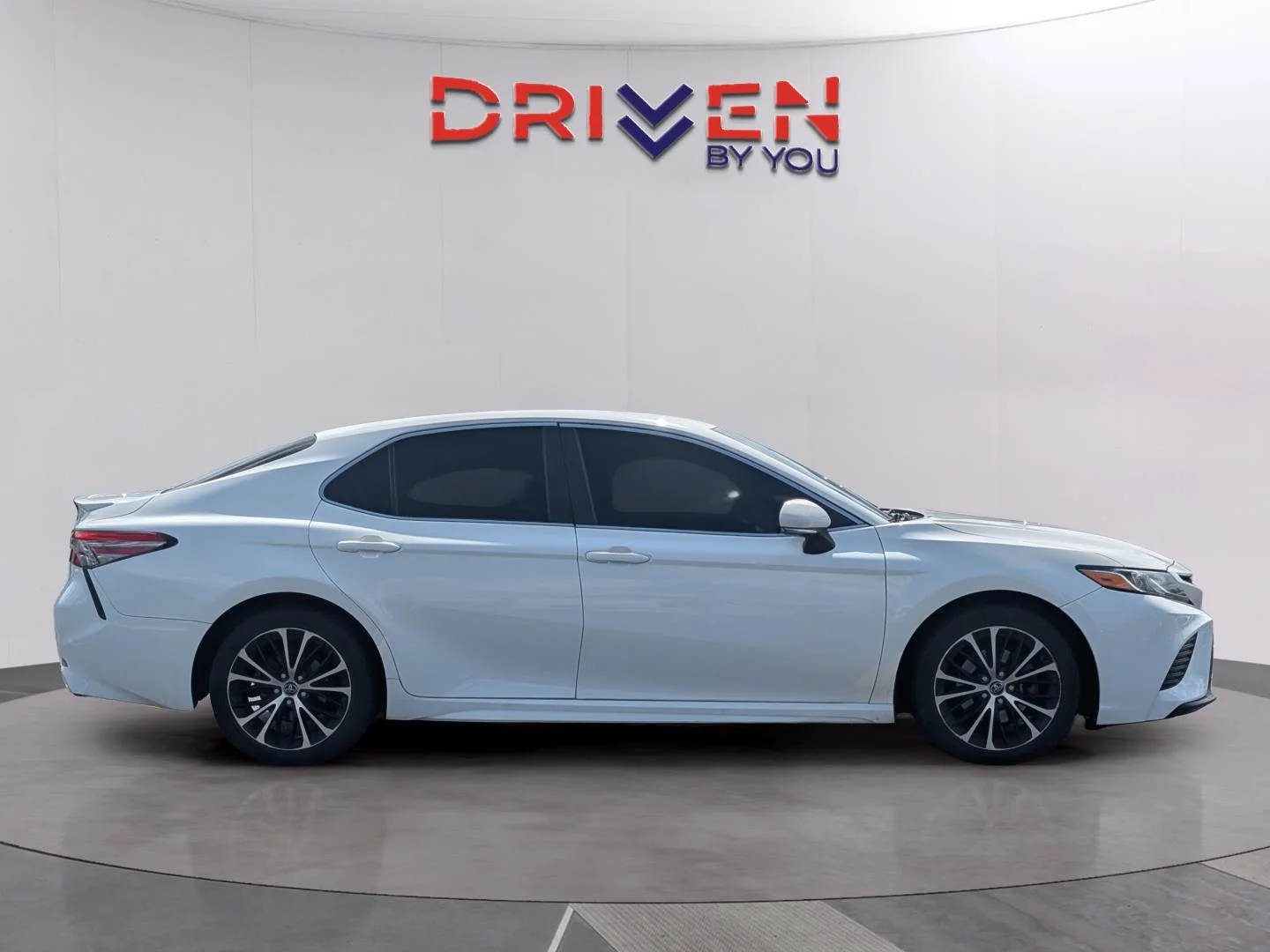 Used 2018 Super White Toyota SE image 6