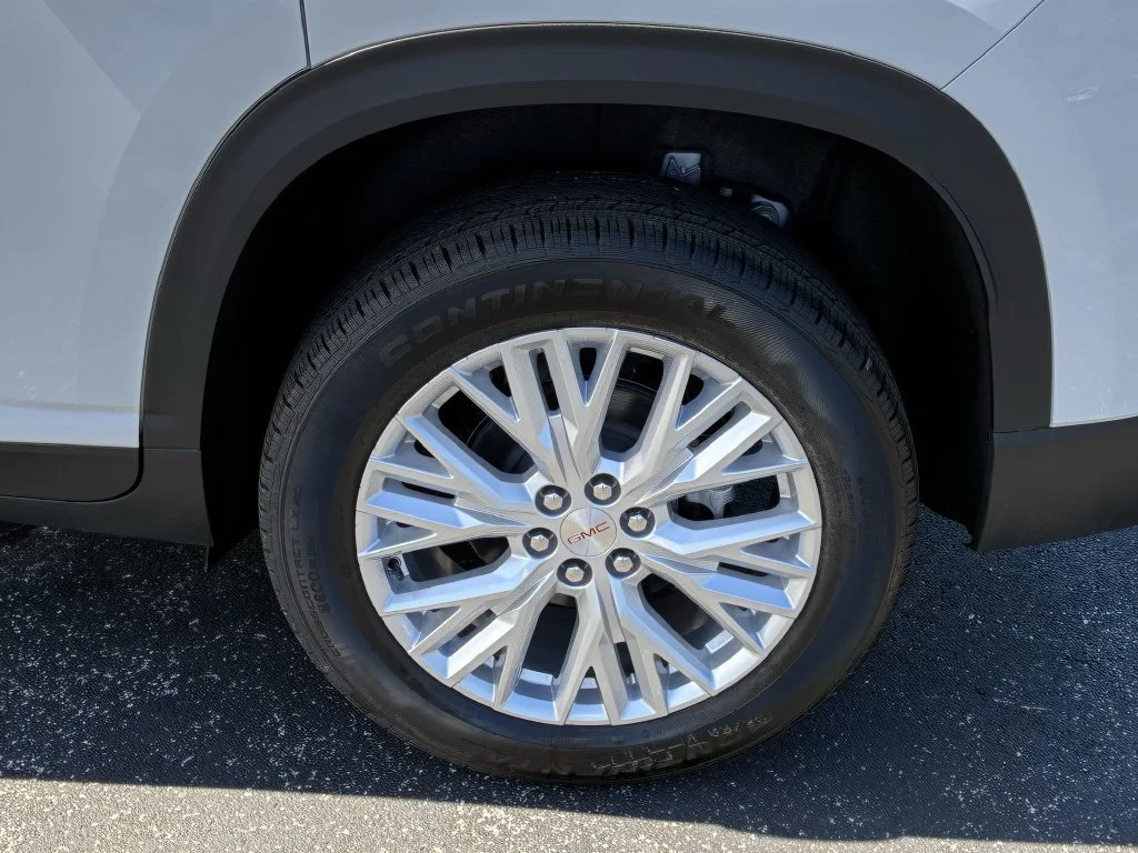 New 2027 Summit White GMC Elevation image 9