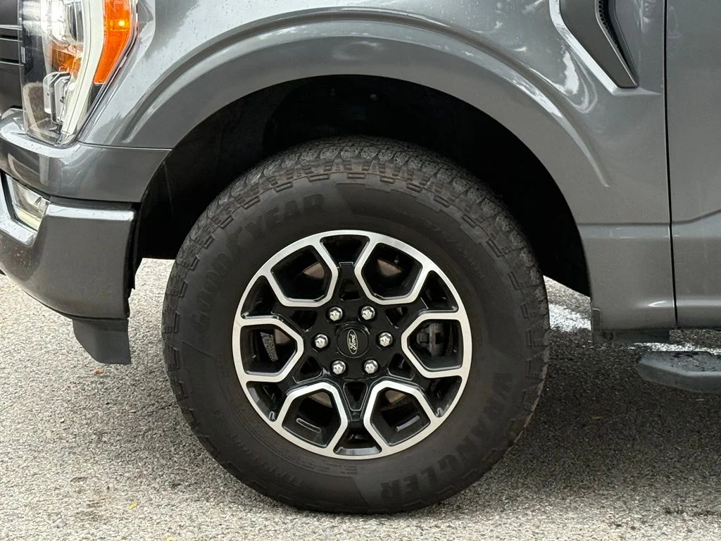 Used 2023 Gray Metallic Ford XLT image 6