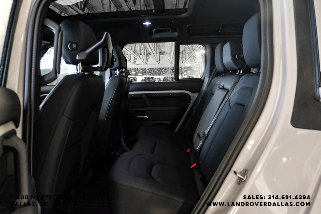 New 2026 Borasco Grey Metallic Land Rover S image 31
