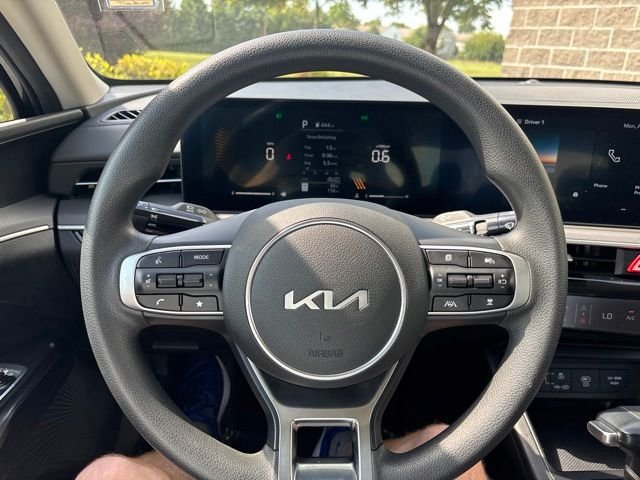 Used 2025 Gray Kia LXS image 18