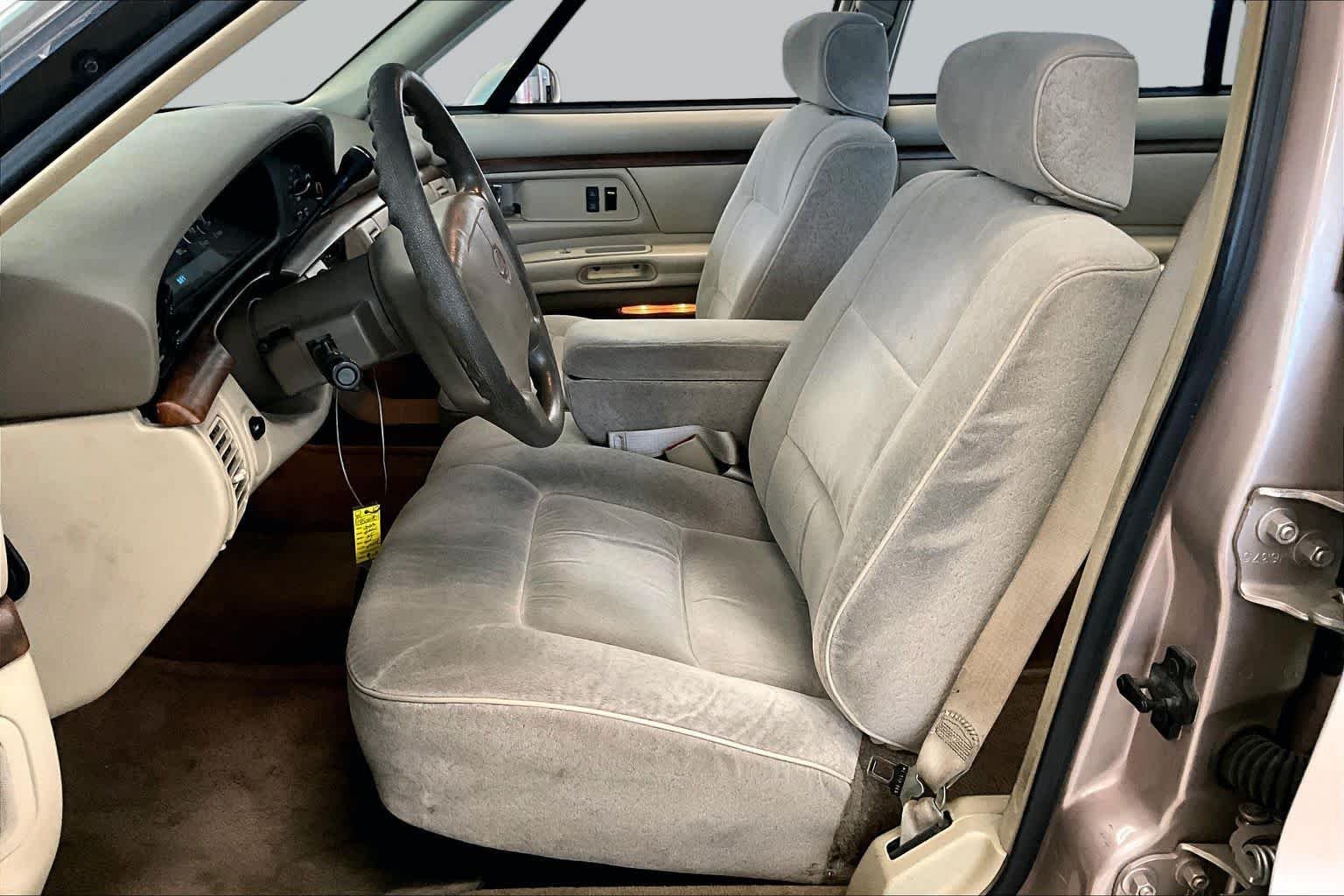Used 1999 Champagne Oldsmobile  image 7