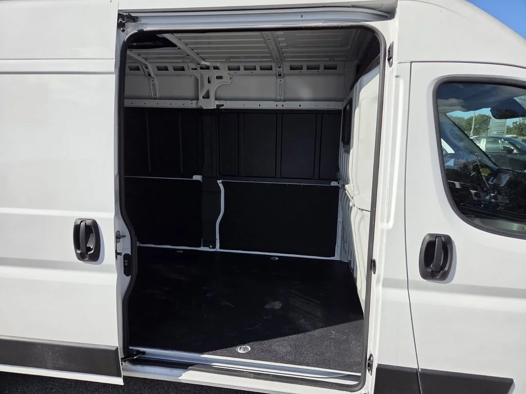 New 2026 Bright White Clear-Coat Exterior Paint RAM Tradesman image 12