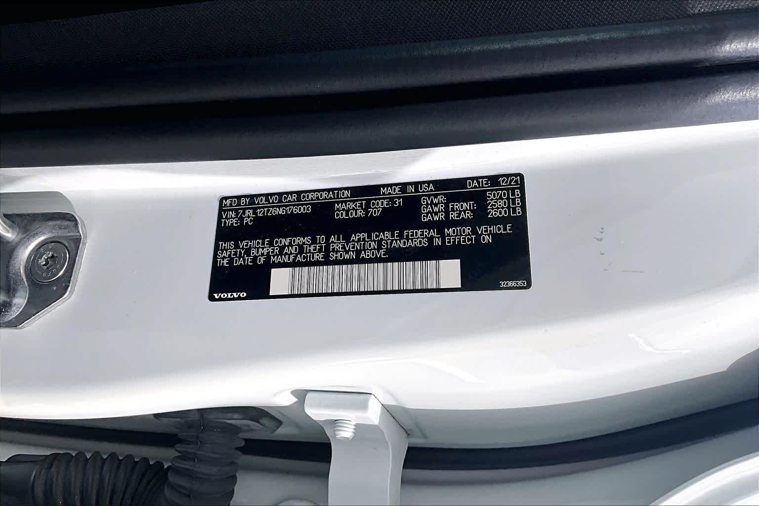 Used 2022 Crystal White Metallic Volvo Momentum image 34