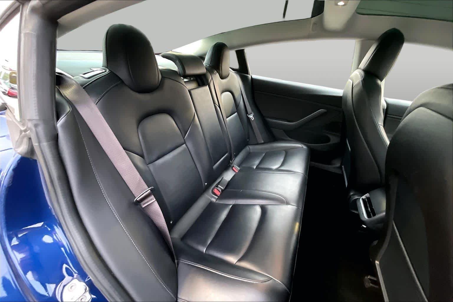 Used 2018 Deep Blue Metallic Tesla Long Range Battery image 15