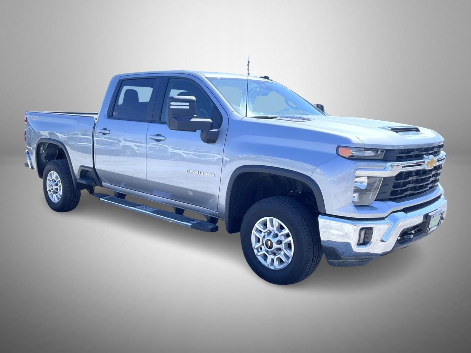 Used 2025 Gray Chevrolet LT image 3