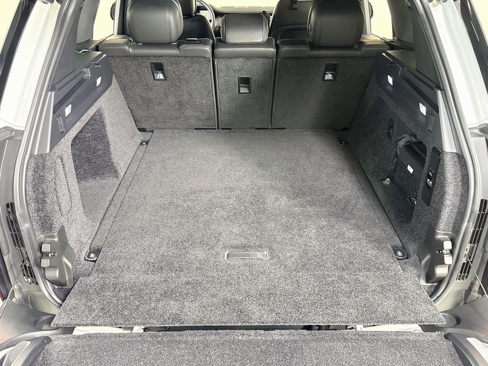 Used 2024 Fuji White Land Rover SE | Blackout Pkg | 360 Camera | Heated/Vented Seats image 27