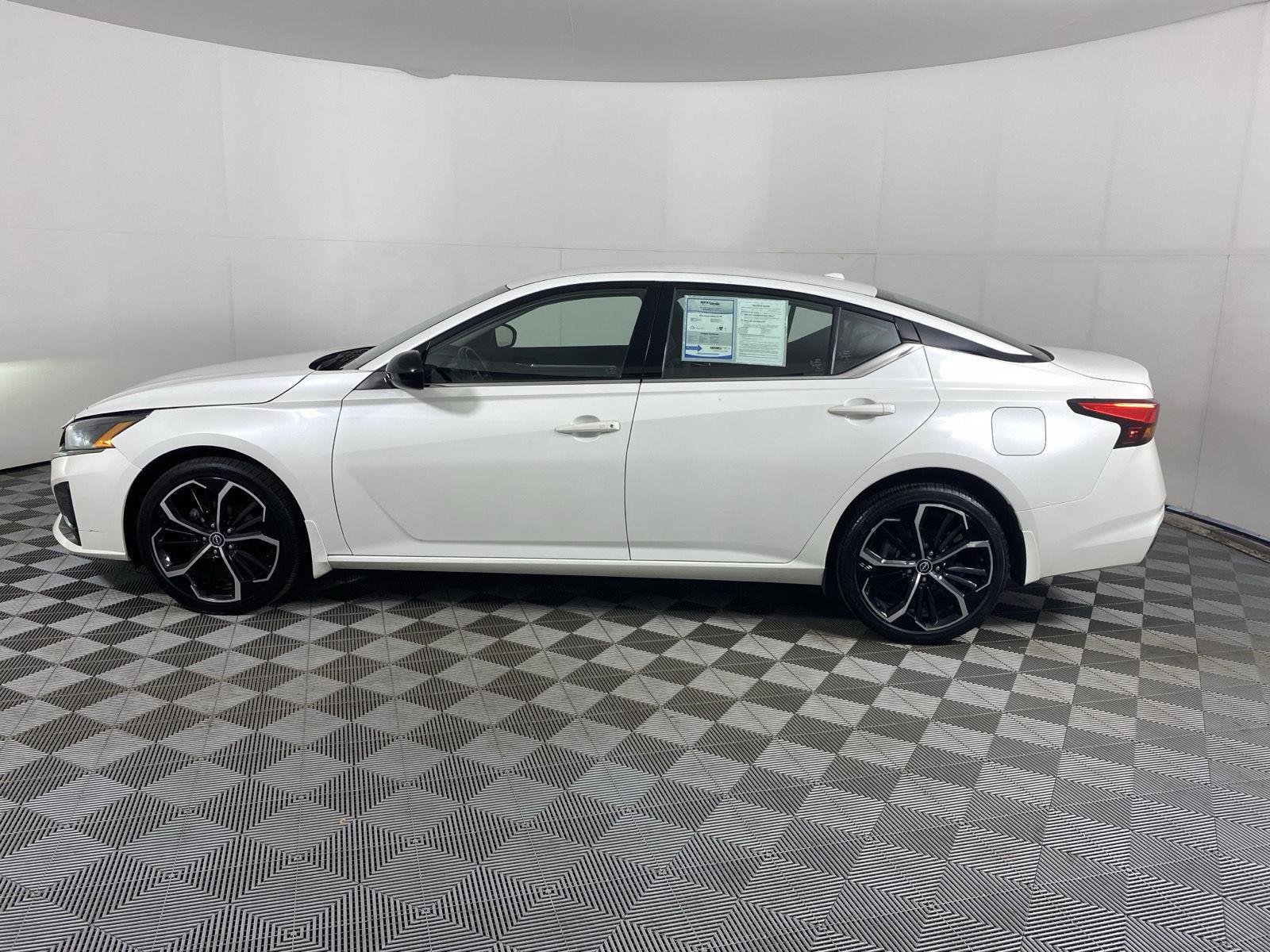 Used 2024 Pearl White Tricoat Nissan 2.5 SR image 4