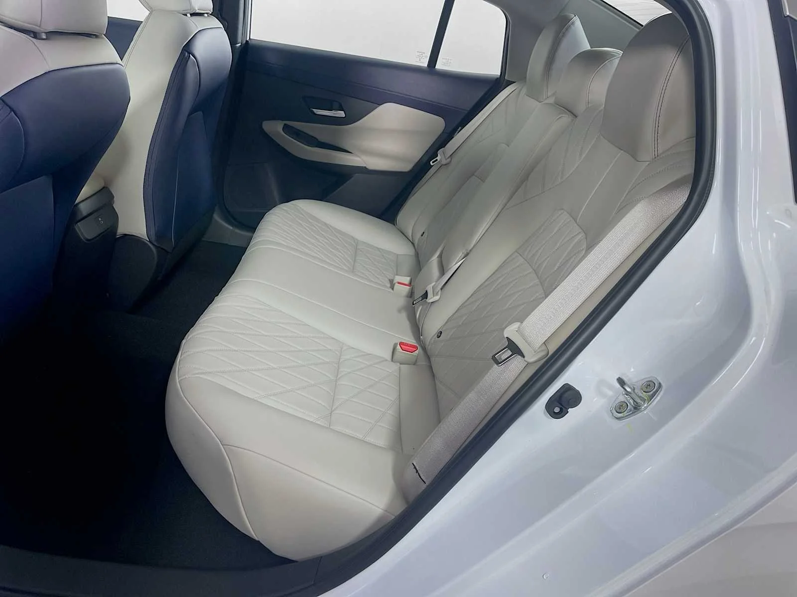 New 2026 Aspen White TriCoat Nissan SL image 5