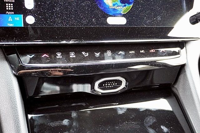 New 2026 Diamond Black Crystal Pearl-Coat Exterior Paint Jeep Limited image 33