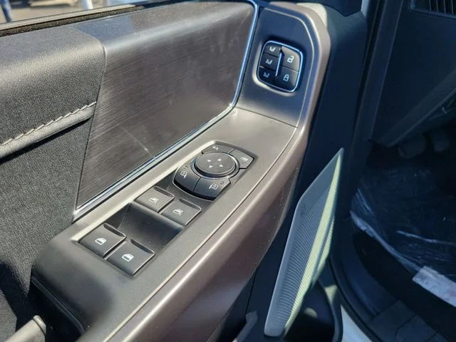 New 2026 Star White Metallic Tri-Coat Ford Lariat image 23