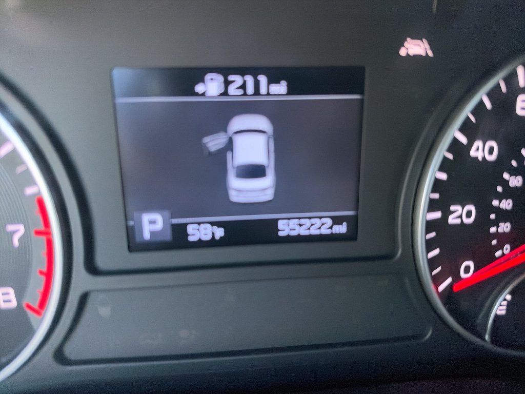 Used 2019 White Kia S image 19