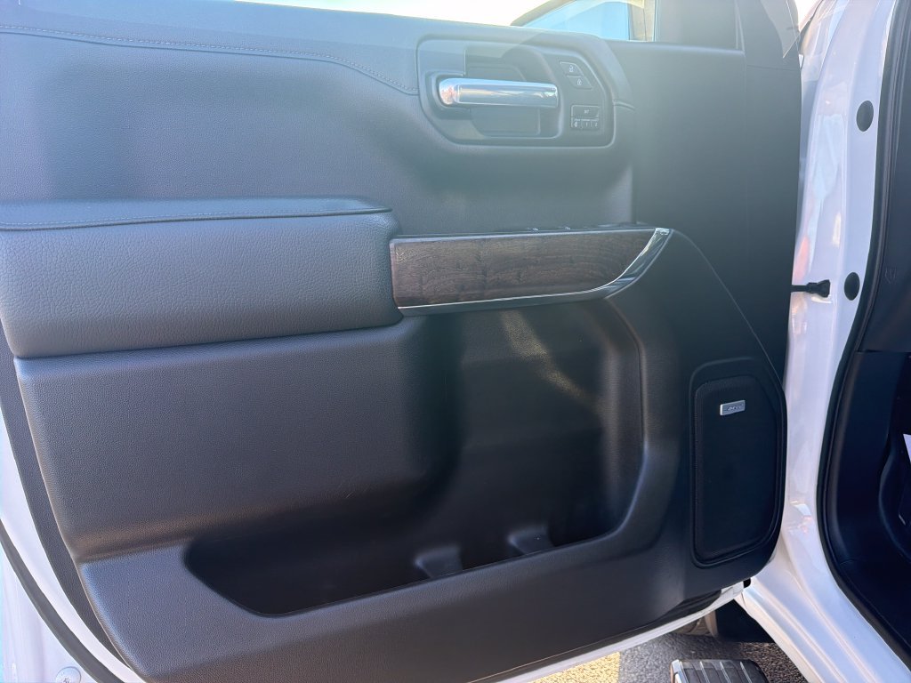 Used 2021 White GMC Denali image 12